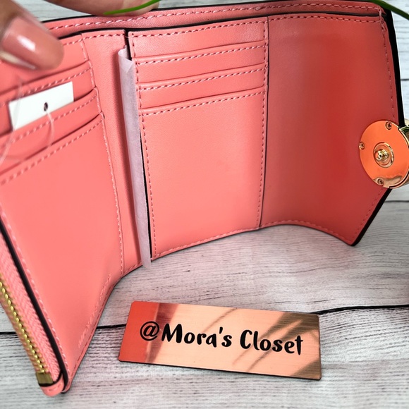 Michael Kors Wallet - Picture 4 of 6